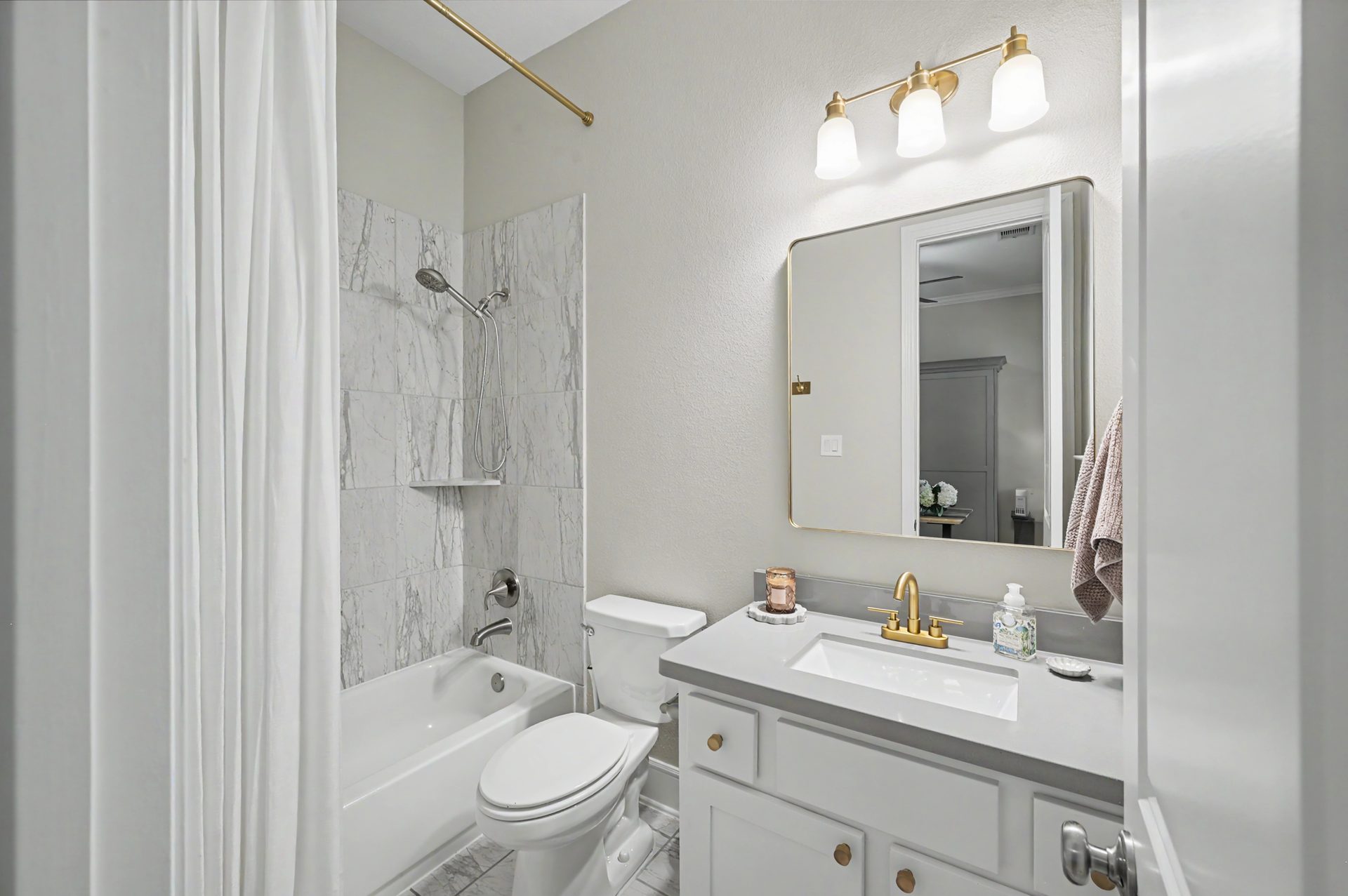 Secondary full bath
