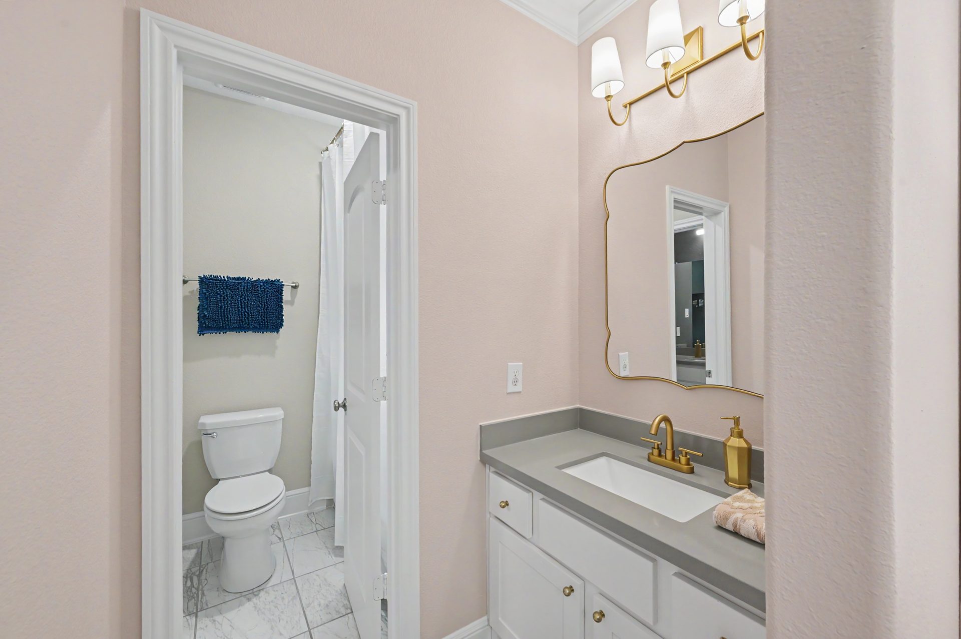 Hollywood vanity for Bedroom #4